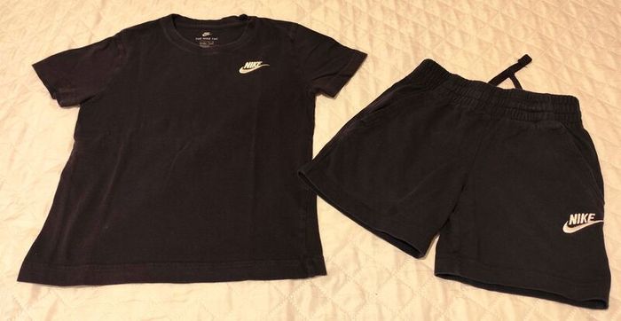 NIKE Boy's 2-piece Sets. Age 6-7