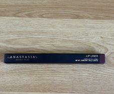 Anastasia Beverly Hills Lip Pencil in shade Malt