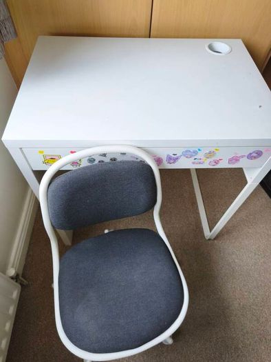 desk table