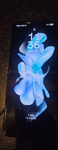 samsung Galaxy flip4 256Gb for parts or fix