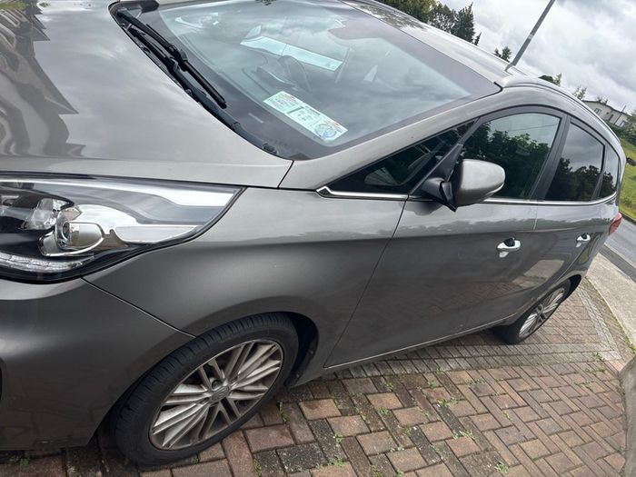2017 Kia Carens