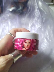 dark pink coloured hair wax