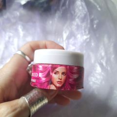 dark pink coloured hair wax