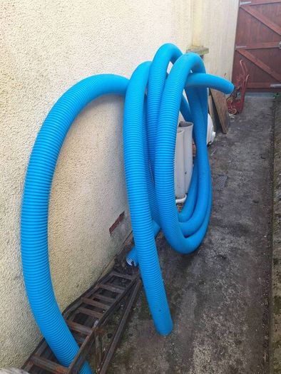 Flexible, corrugated hose 2 pieces