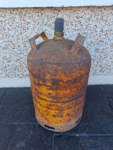 gas bottles (full)