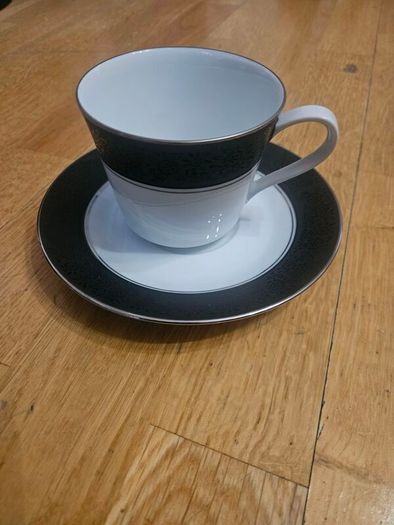 Vintage Noritake Japan. 5 Cups & Saucers.