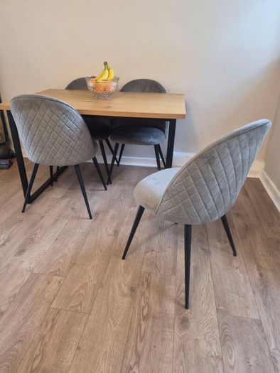 kitchen table and chairs