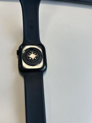 Apple Watch 8 45 mm GPS with charger (84% Battery Health)