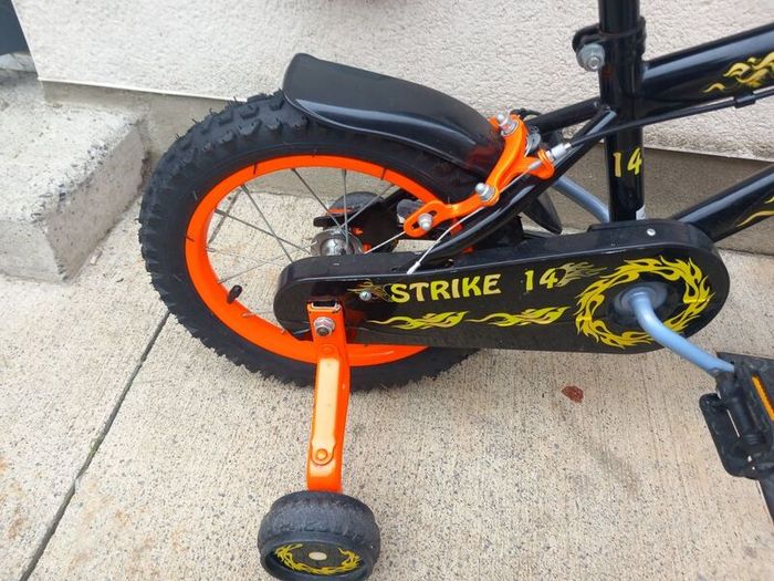 Kids strike bike size 14 inch wheels