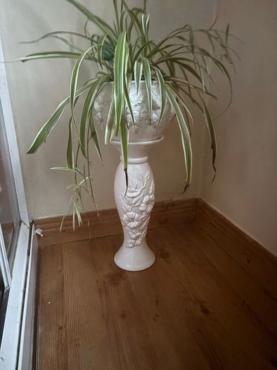 White ceramics pedestal planter with embossed floral and leaf motifs