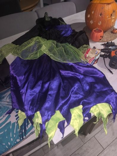 Girls witch costume