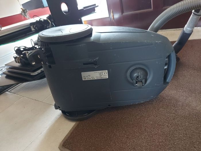 HOOVER Enigma Vacuum Cleaner Model No. TE70, Great suction and in excellent condition