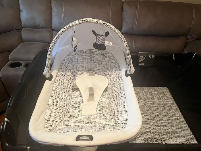 JOLE Excursion Change & Bounce Travel Cot
