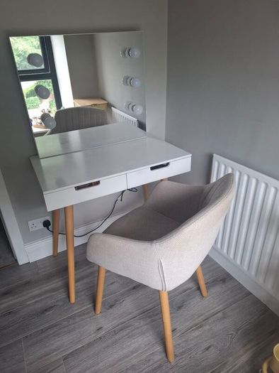 Vanity Table & Hollywood Mirror (+ Chair)
