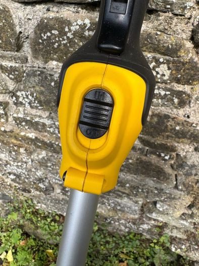 DEWALT Strimmer DCM561PBS-XJ 18V Brushless String Trimmer Bare Unit