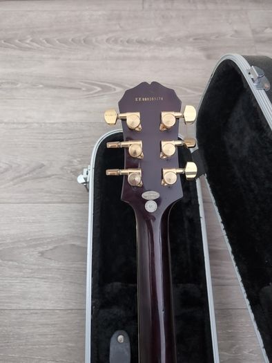Epiphone Les Paul Custom (Sunburst) with hard case