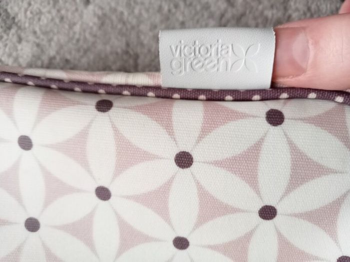 Victoria Green Hanging Wash Cosmetic Bag