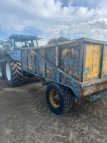 Tipper grain trailer