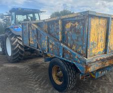 Tipper grain trailer