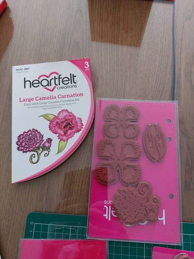 Heartfelt-dies and stamps- Fanciful Carnation