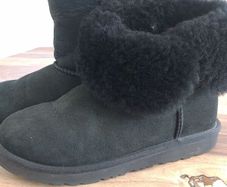 Postage Size 4 worn once black UGG