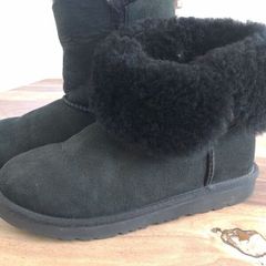 Postage Size 4 worn once black UGG