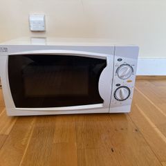 Microwave currys essentials 17L 700w