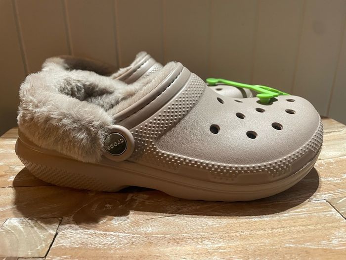Crocs Lined Fuzz faux fur Strap Clog beige new