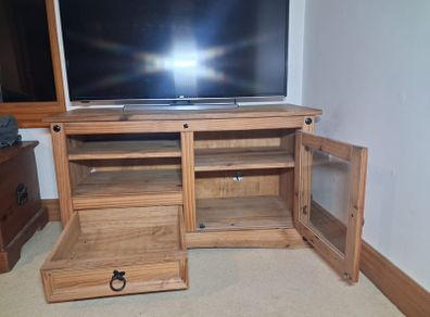 Solid Wood Corona Style TV Cabinet