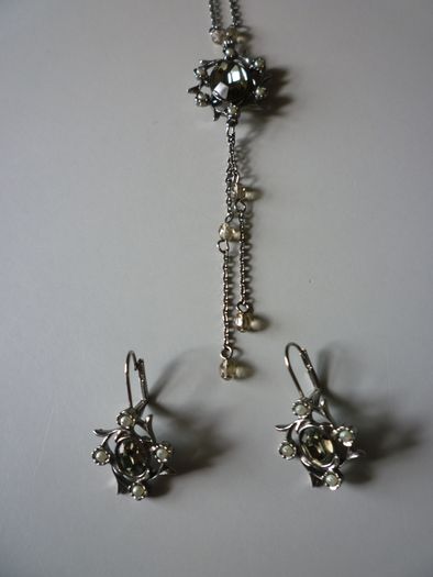 Necklace Pendant Earring Set.  Vintage chain & ear rings