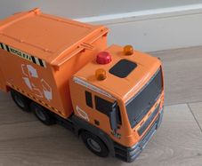Recycling bin lorry