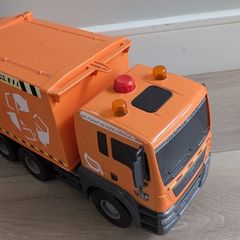 Recycling bin lorry