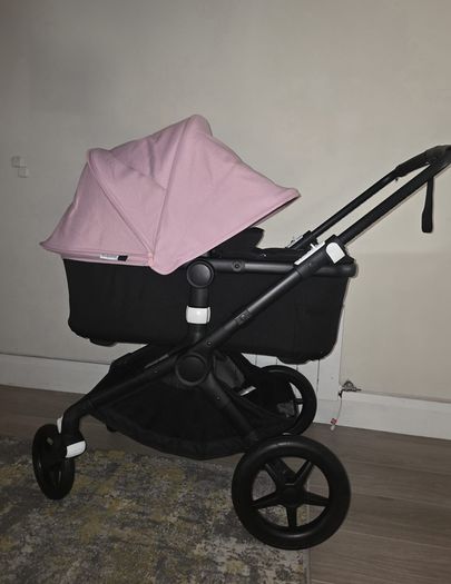 Pristine Condition!!! MUST Bugaboo Fox with rotating car seat  isofox base