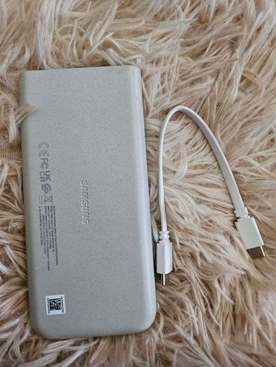 Title: Samsung 10,000mAh Portable Power Bank