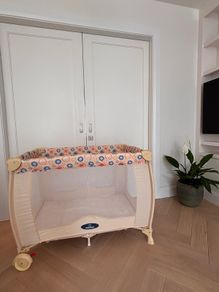Travel cot