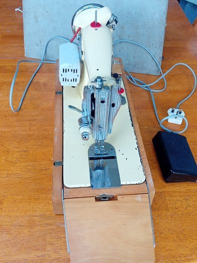 1940s/50s New Home sewing machine in working condition