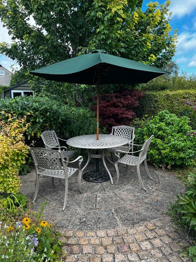 Cast Aluminium Garden Set & Umbrella (x2)