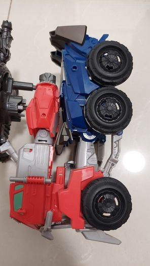 Transformer / toy / optimus prime