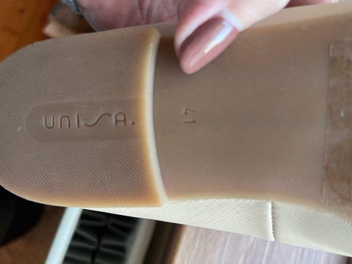 Unisa leather ballet flats. Camel and black with bow. Sz 41. Worn once.
