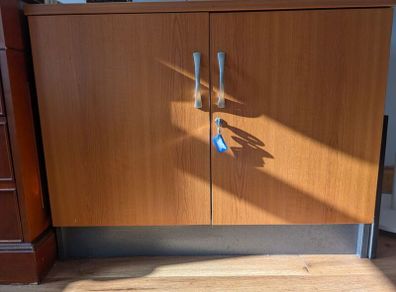 Office storage press lockable