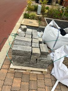 Kilsaran Raven White 3-Size Garden Wall Blocks, approx Half Bale