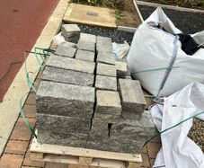 Kilsaran Raven White 3-Size Garden Wall Blocks, approx Half Bale