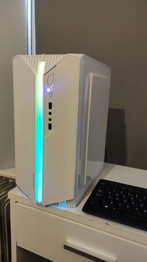 Gamer PC Sputnik Intel i7 6700k Core with GTX 1660 6 GB and 27 inch LG monitor