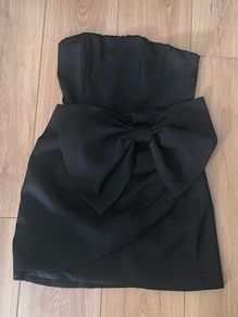 Elegant Black Mini Dress with Statement Bow