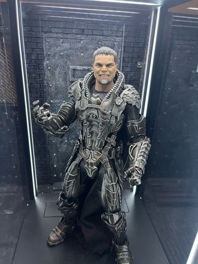 Hot Toys General Zod