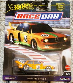 Hot Wheels Premium - Race Day - BMW 320 Group 5