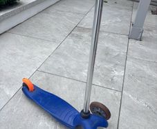 'Mini micro' 3 wheel scooter