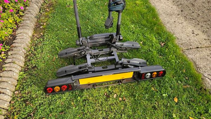 Peruzzo Pure Instinct 2-Bike Towbar Mounted Bike Rack. Used Twice