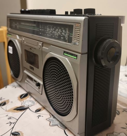 From 1981 Hitachi TRK-7340E, Working good.