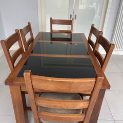 Dining Table and 6 matching chairs for sale